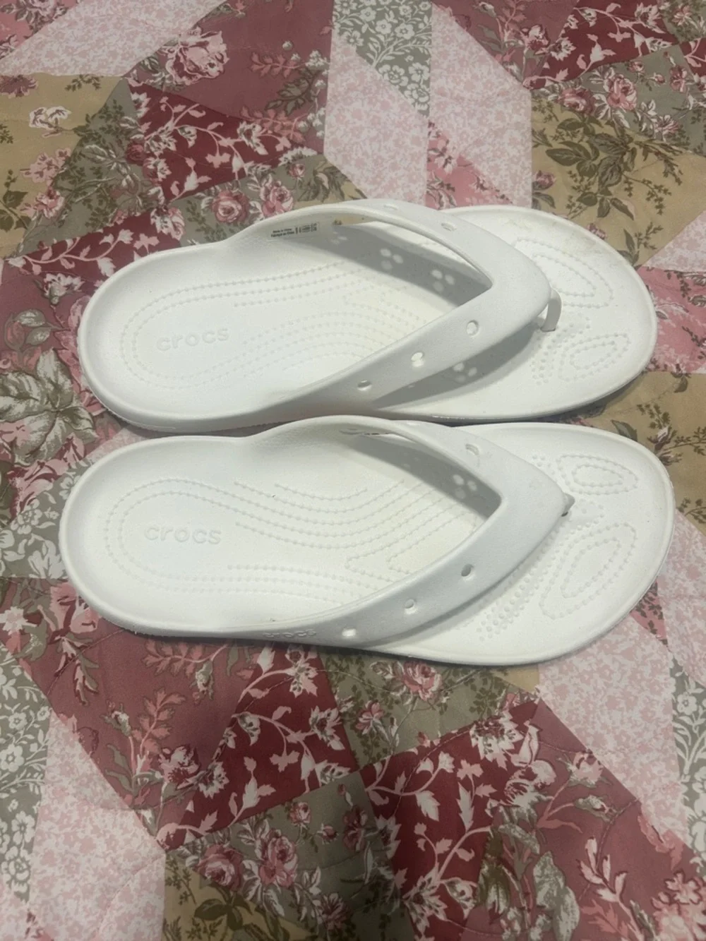 CROCS white Sandals  Unisex  M 9 W11 Comfort Slip On Lightweight Good Condition.